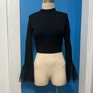 Cropped blouse with mesh ruffle cuffs
